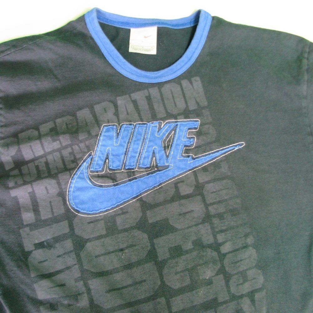 Vintageย Nike EmbroideredโSpell Out RingerโT-Shirt